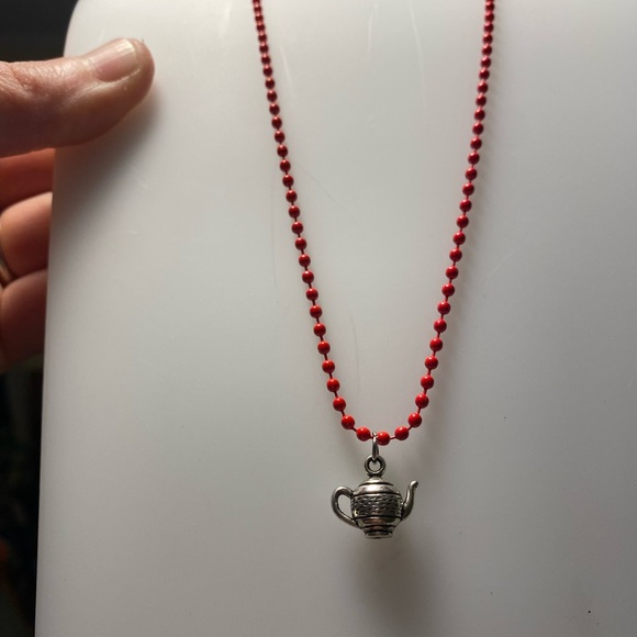 Whimsical ☕️ 🫖 charm on red metal :) - Picture 5 of 5